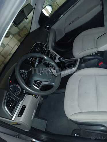 Hyundai Elantra-4
