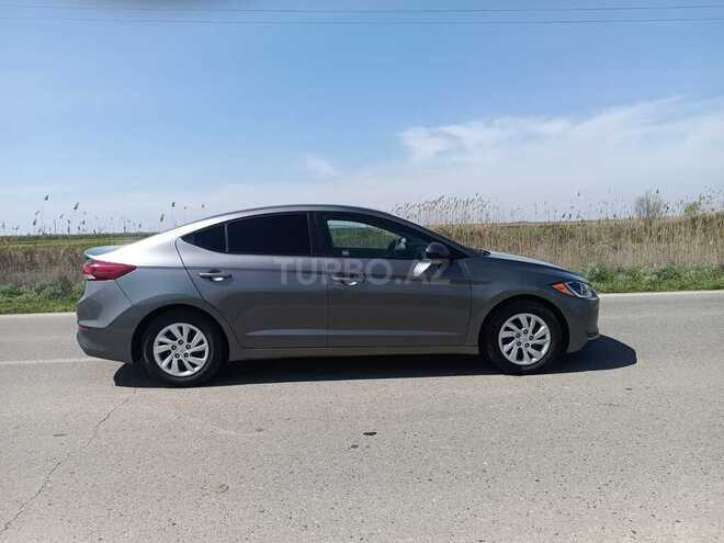 Hyundai Elantra-8
