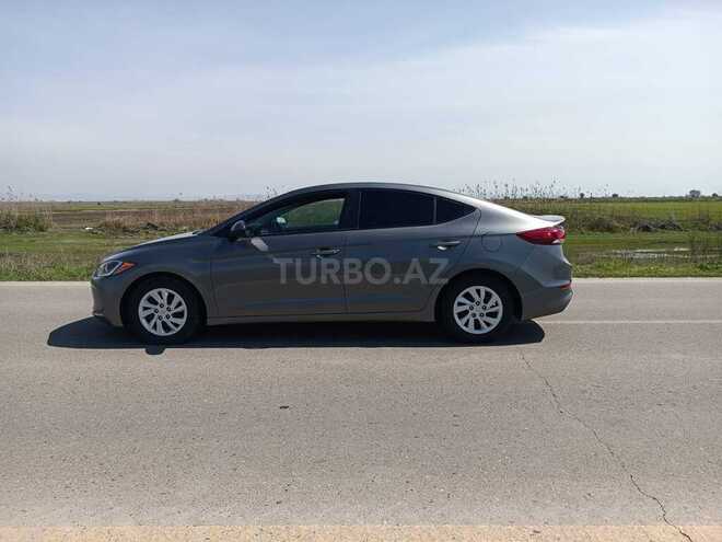 Hyundai Elantra-6