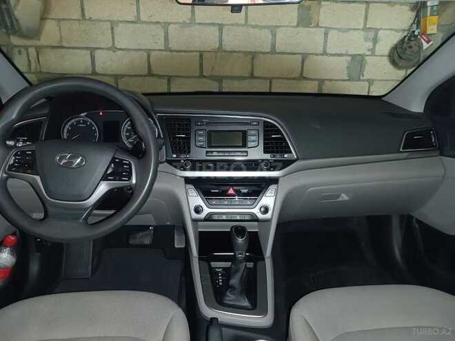 Hyundai Elantra-5