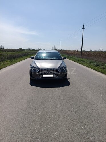 Hyundai Elantra-1