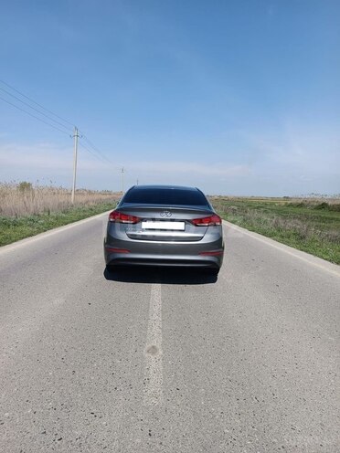 Hyundai Elantra-2