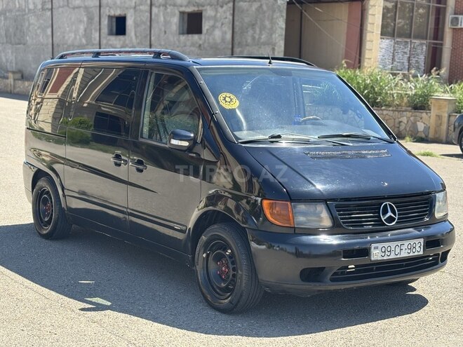 Mercedes V 220-2