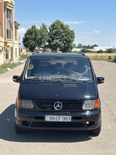 Mercedes V 220-3