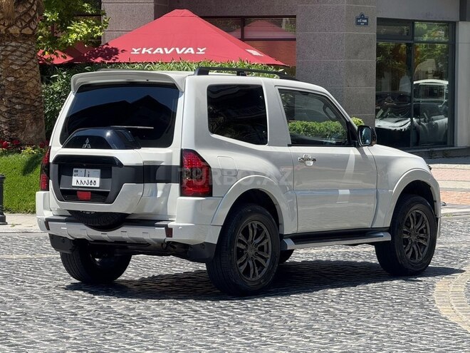 Mitsubishi Pajero-6