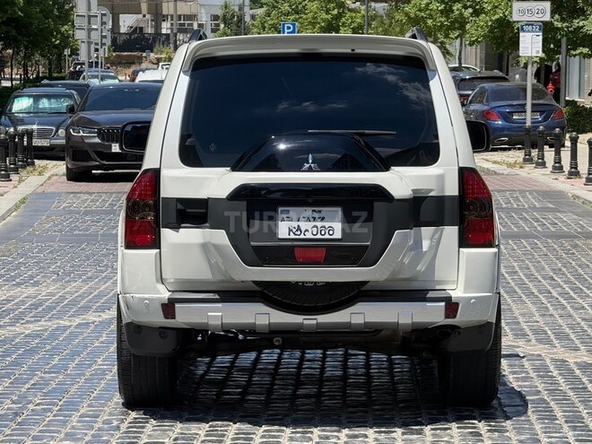 Mitsubishi Pajero-7
