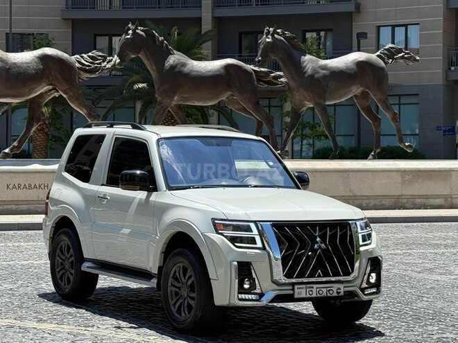 Mitsubishi Pajero-4