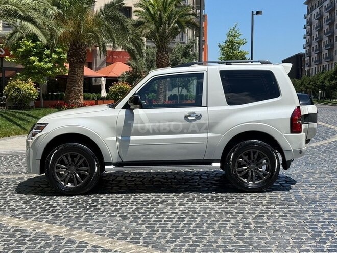 Mitsubishi Pajero-3