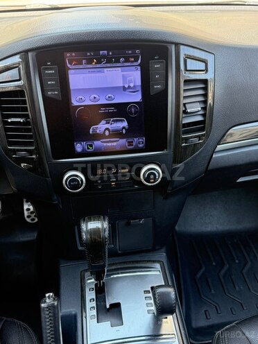 Mitsubishi Pajero-12