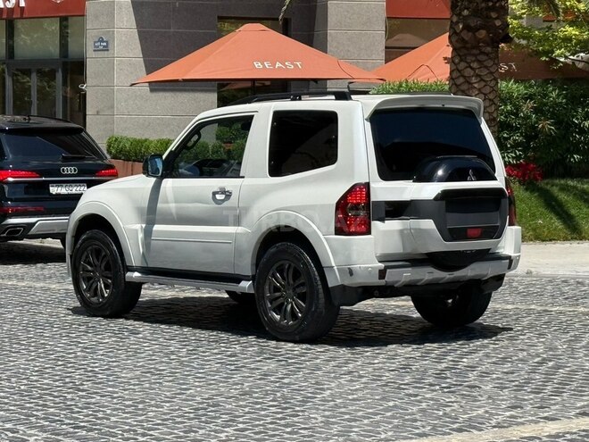 Mitsubishi Pajero-8