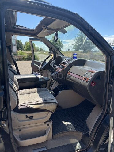 Mercedes V 220-9