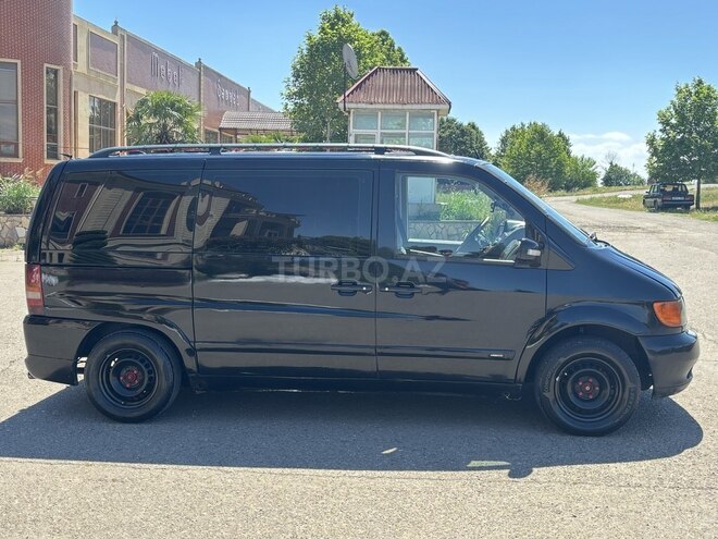 Mercedes V 220-7