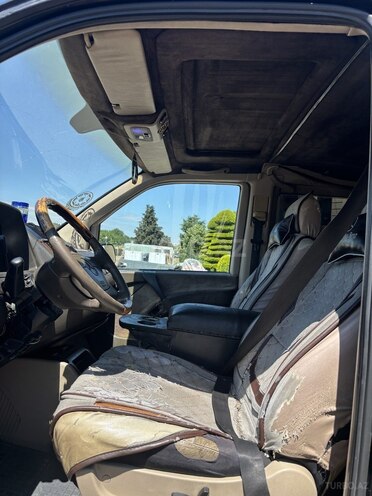 Mercedes V 220-11