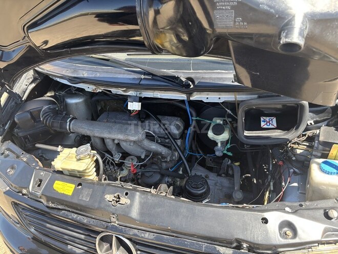Mercedes V 220-16