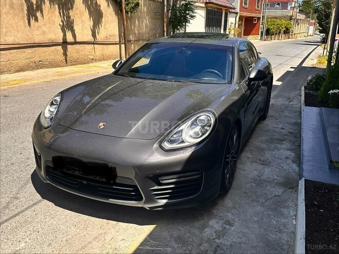 Porsche Panamera GTS-1