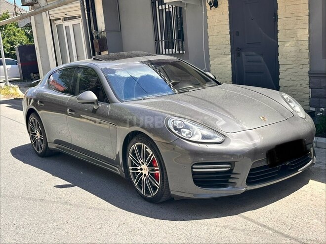 Porsche Panamera GTS-2