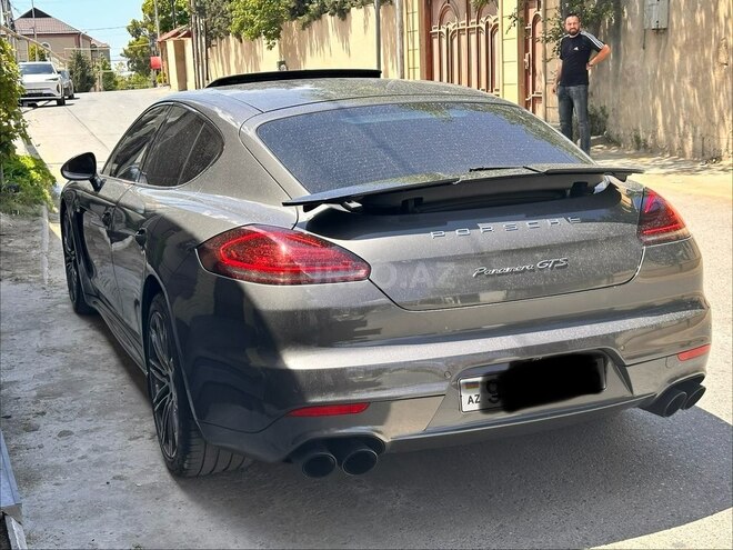 Porsche Panamera GTS-5