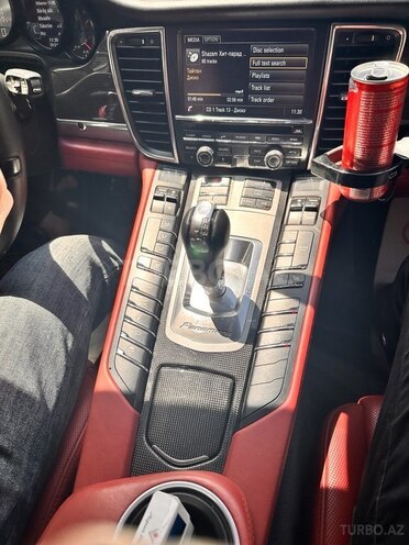 Porsche Panamera GTS-7