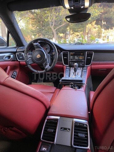 Porsche Panamera GTS-12