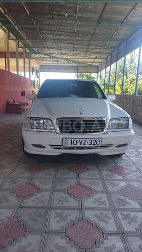 Mercedes C 200-1