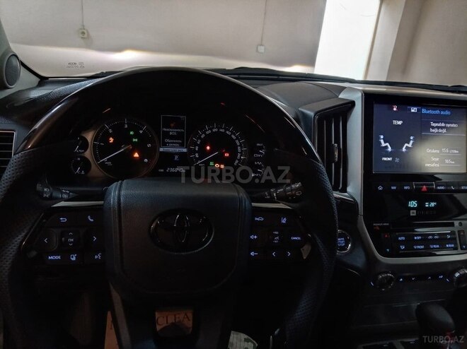 Toyota Land Cruiser-7