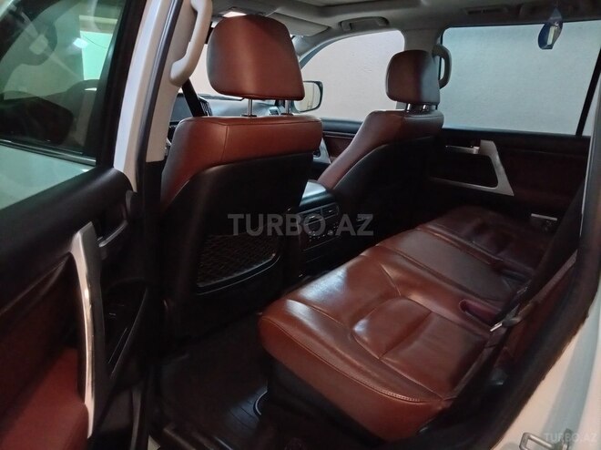 Toyota Land Cruiser-9