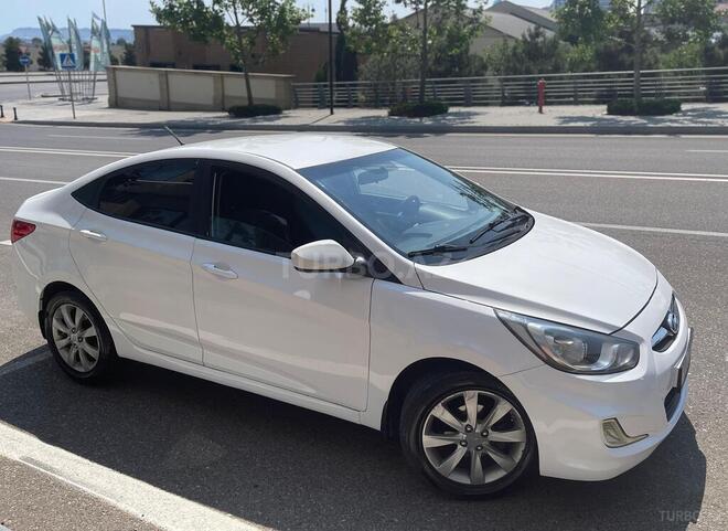 Hyundai Accent-2