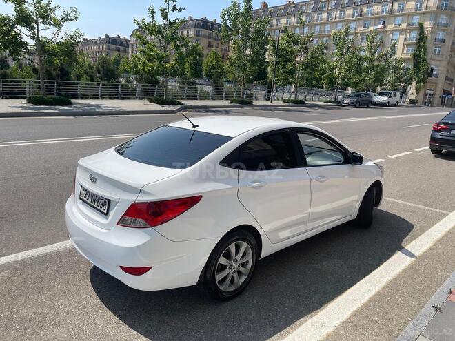 Hyundai Accent-3