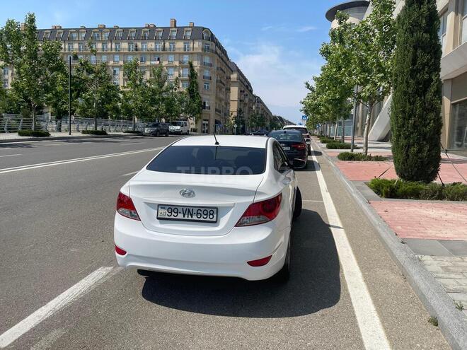 Hyundai Accent-4