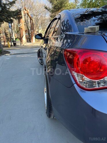 Chevrolet Cruze-12