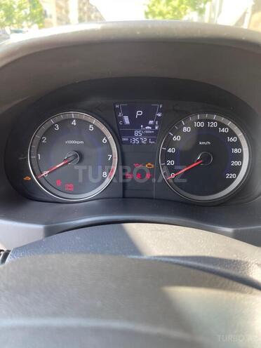 Hyundai Accent-7