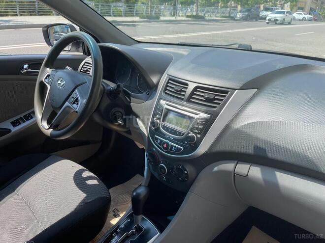 Hyundai Accent-8