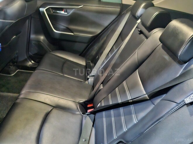 Toyota RAV4-8