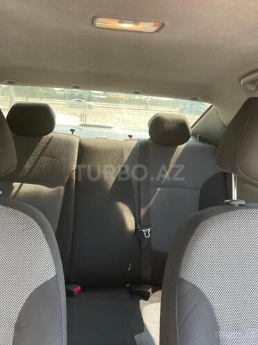 Hyundai Accent-9