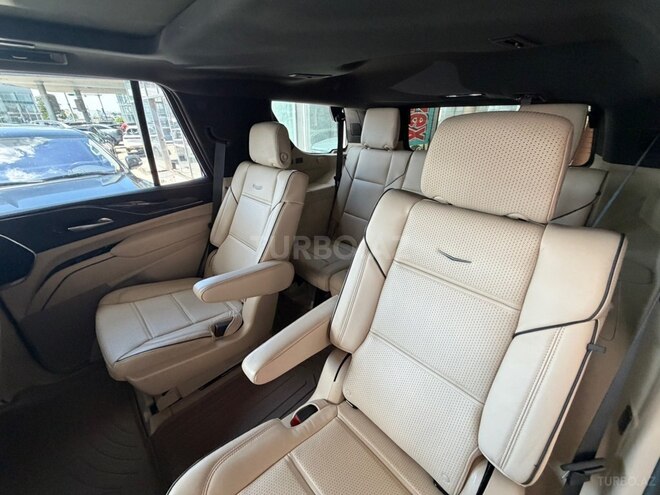 Cadillac Escalade-6