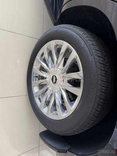 Cadillac Escalade-8