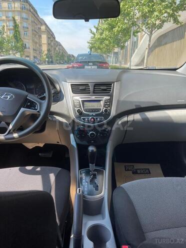Hyundai Accent-10