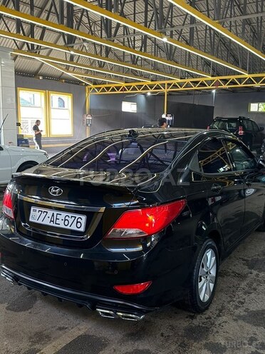 Hyundai Accent-7
