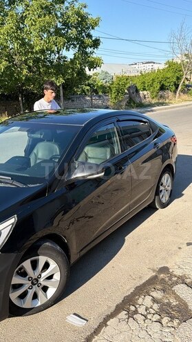 Hyundai Accent-4