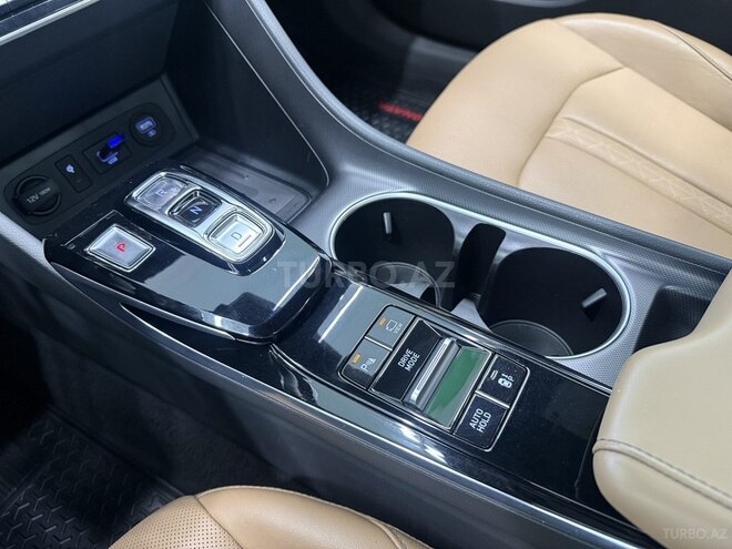Hyundai Sonata-12