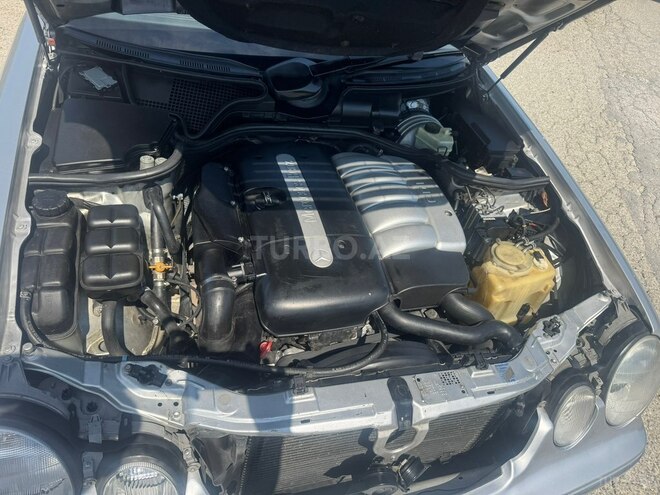 Mercedes E 270-7