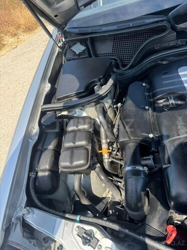 Mercedes E 270-8