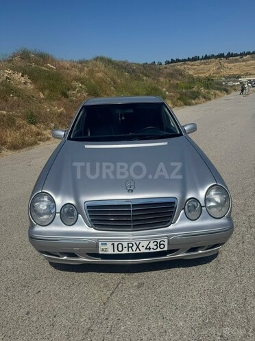 Mercedes E 270-1