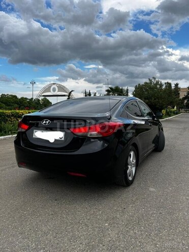 Hyundai Elantra-7