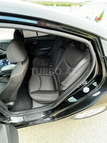 Hyundai Elantra-3