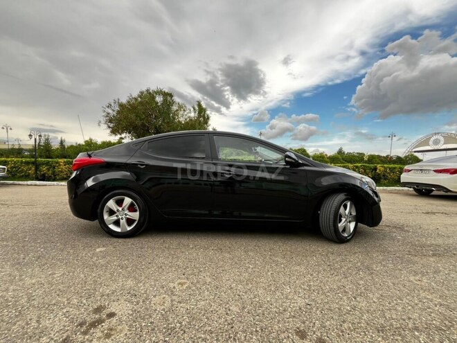 Hyundai Elantra-8