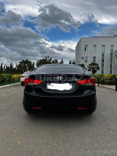 Hyundai Elantra-2