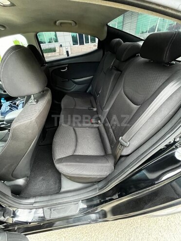 Hyundai Elantra-4
