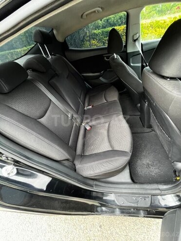 Hyundai Elantra-6