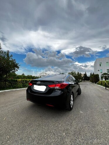 Hyundai Elantra-9